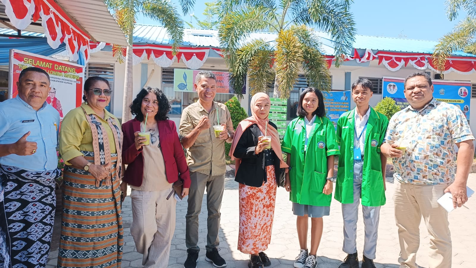 Juri Kagum Pada Peserta Lomba Mading IARMI-Bank NTT , Pemenang Lomba ...