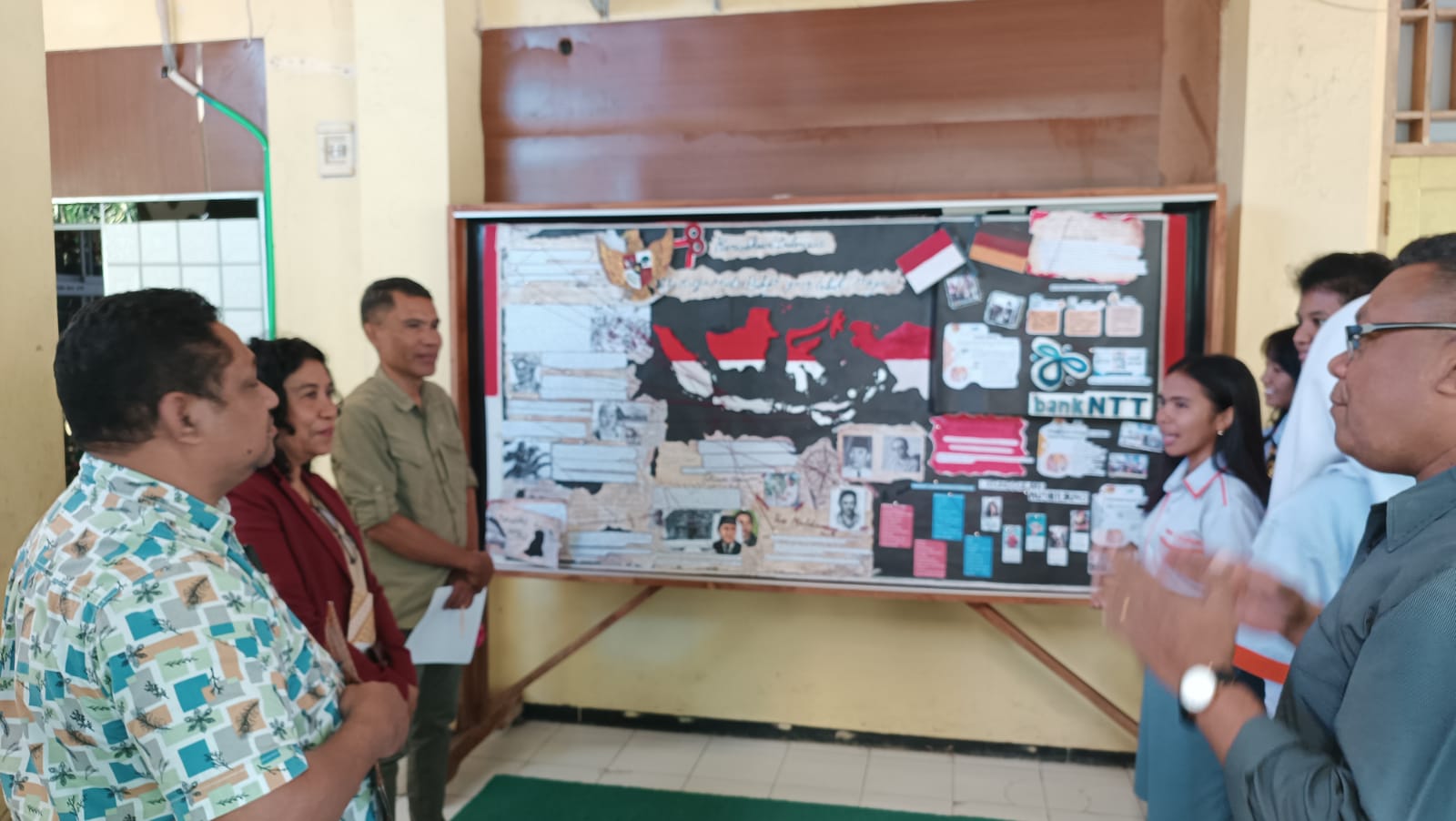 Juri Kagum Pada Peserta Lomba Mading IARMI-Bank NTT , Pemenang Lomba ...