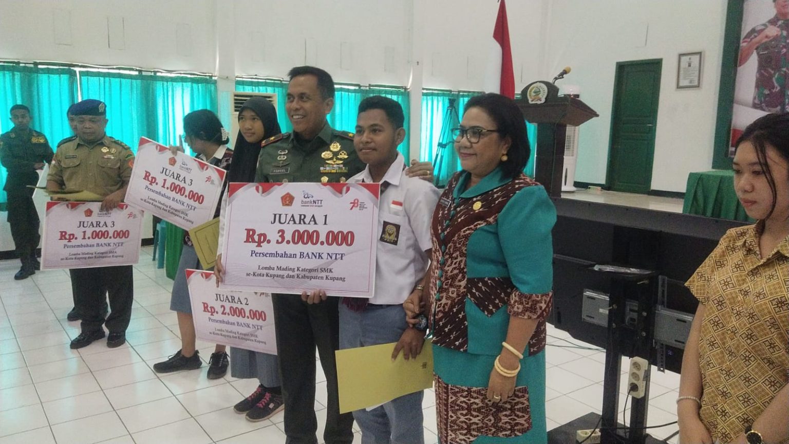 SMAN 1 dan SMKN 5 Kupang Juarai Lomba Mading IARMI-Bank NTT, Hadiah ...