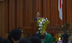 Sambutan Rektor UKSW Prof. Dr. Intiyas Utami, S.E., M.Si., Ak., dalam acara Studium Generale dan Praktisi Mengajar, Selasa (14-05-2024) di Balairung UKSW. (2)
