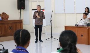 Sambutan oleh Wakil Rektor Bidang Pengajaran, Akademik, dan Kemahasiswaan dalam kegiatan NLDP Batch ke-8 di Graha Kartini UKSW, Kamis (11-07-2024)
