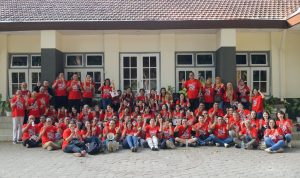 Sebanyak 82 alumni FE UKSW angkatan 1994 kembali mengunjungi ruang kelas di kampus dalam acara reuni, baru-baru ini.