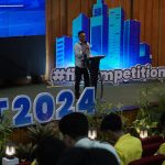 Sambutan oleh Kepala Departemen TI, Wiwin Sulistyo, S.T., M.Kom., dalam FIT Competition 2024 di Auditorium Auditorium Ds. S. Djojodiharjo FTI.