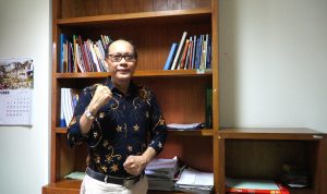 Prof. Rev. Yusak Budi Setyawan, S.Si., MATS, Ph.D., Guru Besar UKSW menerima penghargaan internasional Alumni Ministry and Service Recognition 2024. (2) (1)