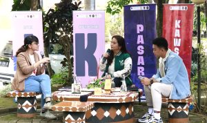 Talkshow Personal Branding dalam kegiatan Pasar KAWSAMA yang berlangsung di Selasar Lapangan Sepak Bola UKSW