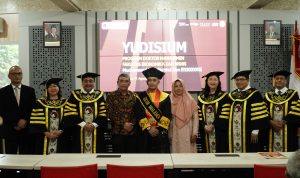 Foto bersama dalam Yudisium Doktor Manajemen FEB UKSW, belum lama ini.