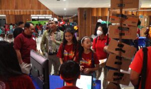 Suasana stand hasil karya siswa-siswi dalam Lab School’s EDUBLaST (Brilliant Lab School’s Talent) bertema Grateful Creation, belum lama ini. (2)