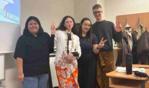 Abigail memanfaatkan program Global Volunteer AIESEC untuk memperkenalkan Indonesia melalui budaya
