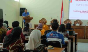 Wakil Rektor Bidang Riset, Inovasi, dan Kewirausahaan (WR RIK) UKSW, Profesor Eko Sediyono, saat menyampaikan sambutan